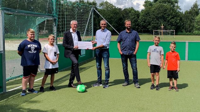 Scheckübergabe für DFB Minispielfeld in Wusterhausen Scheckübergabe für DFB Minispielfeld in Wusterhausen
