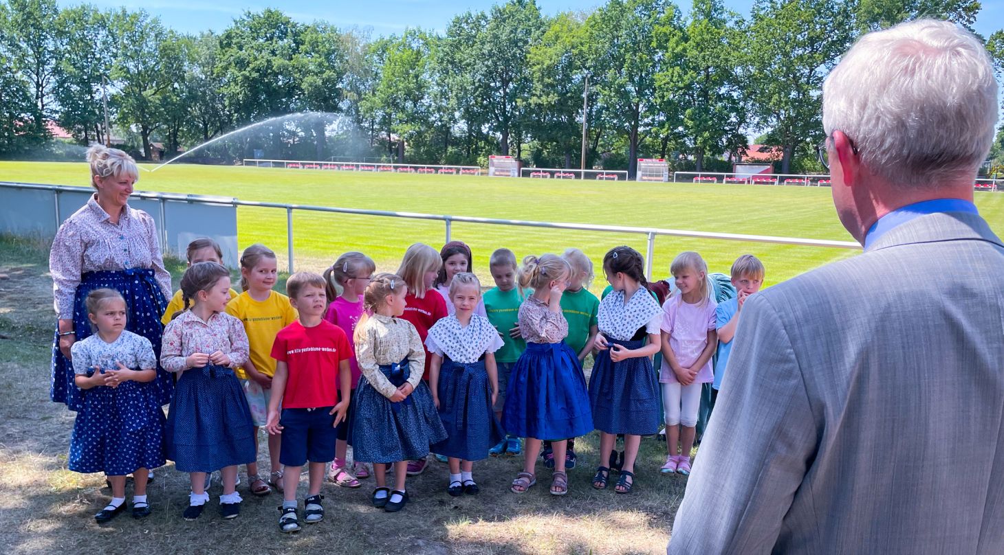 Übergabe Lottomittelscheck für Abenteuerspielplatz in Werben