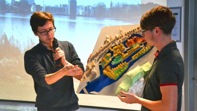 Schüler stellen im Projekt Stadtentdecker Architektur vor