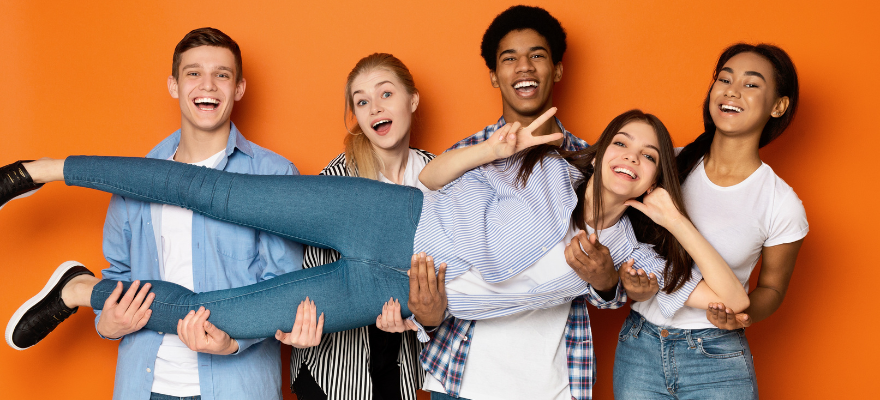 Lottomittel für internationale Jugendbegegnung Jugendliche lachen