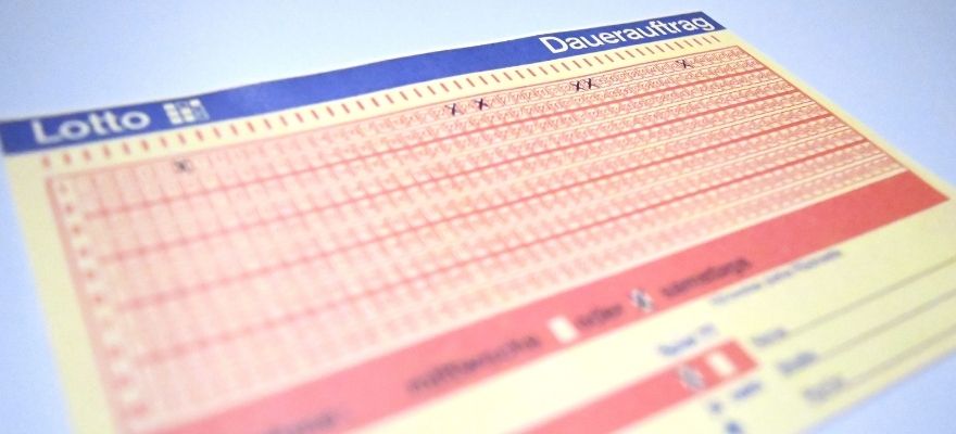 Tippschein ist 20 Jahre alt und noch in Form LOTTO-Multimillionär glücklich